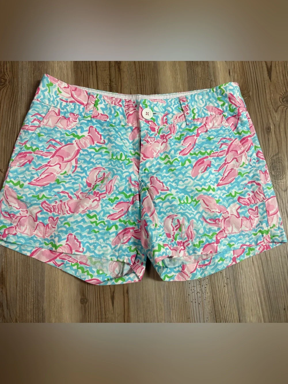 Lilly Pulitzer Callahan Pink Lobster Print Shorts with Aqua Wave Pattern Sz 2